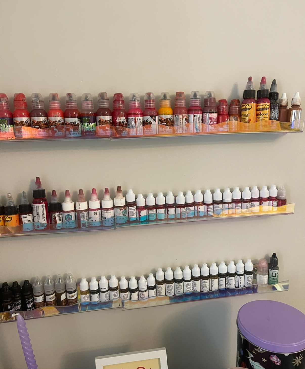Holographic Pigment Shelves